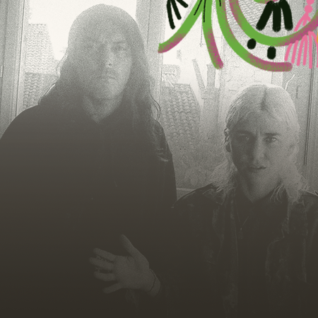 Czarno-białe zdjęcie członków zespołu.