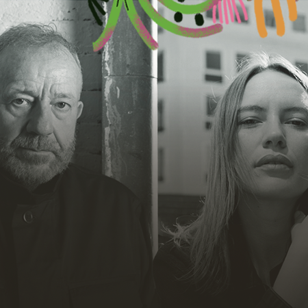 Czarno-białe zdjęcie członków zespołu.