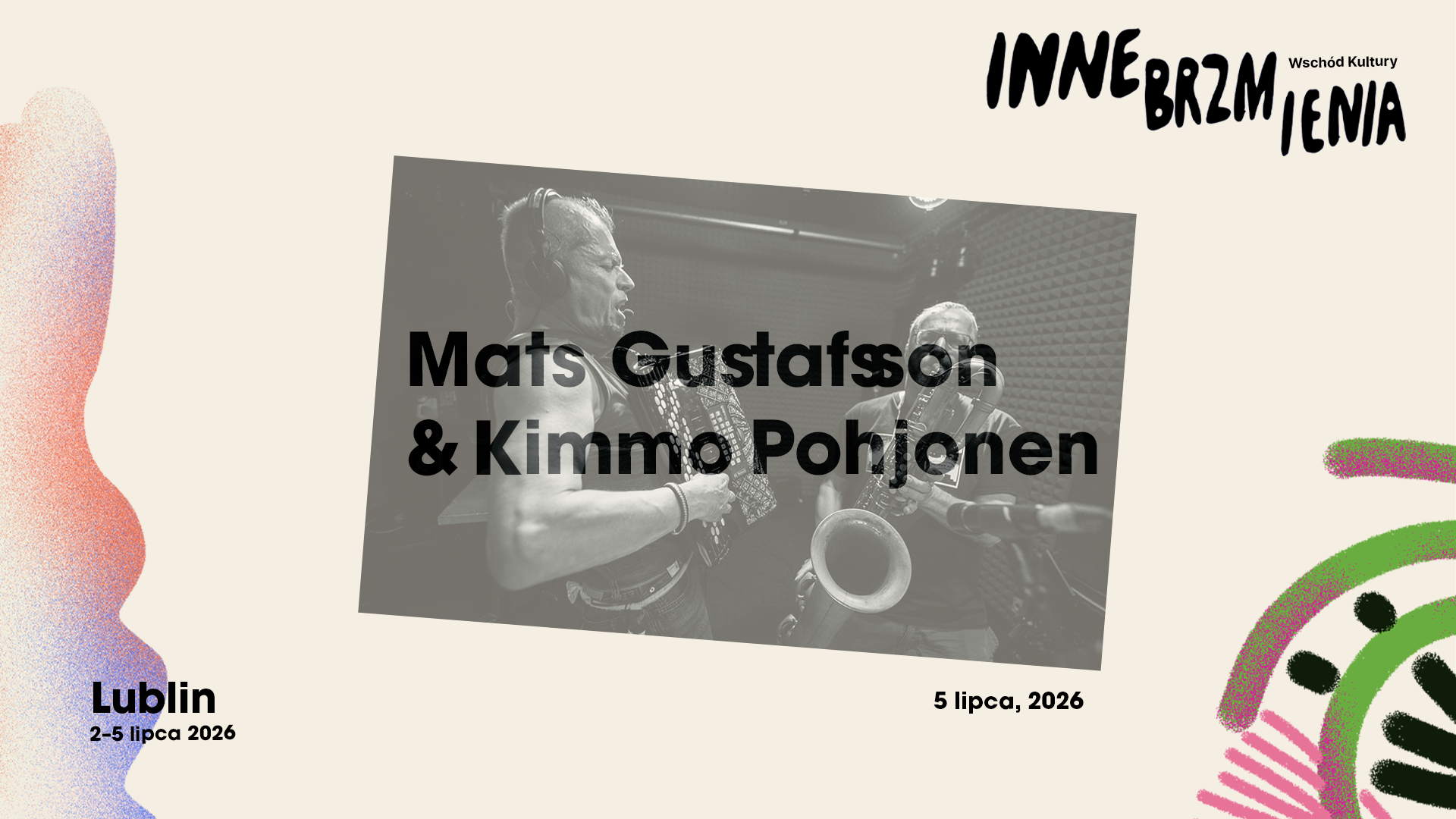 Czarno-białe zdjęcie członków zespołu i napis 