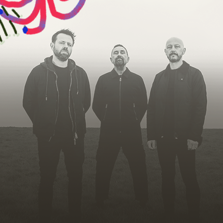 Czarno-białe zdjęcie członków zespołu.